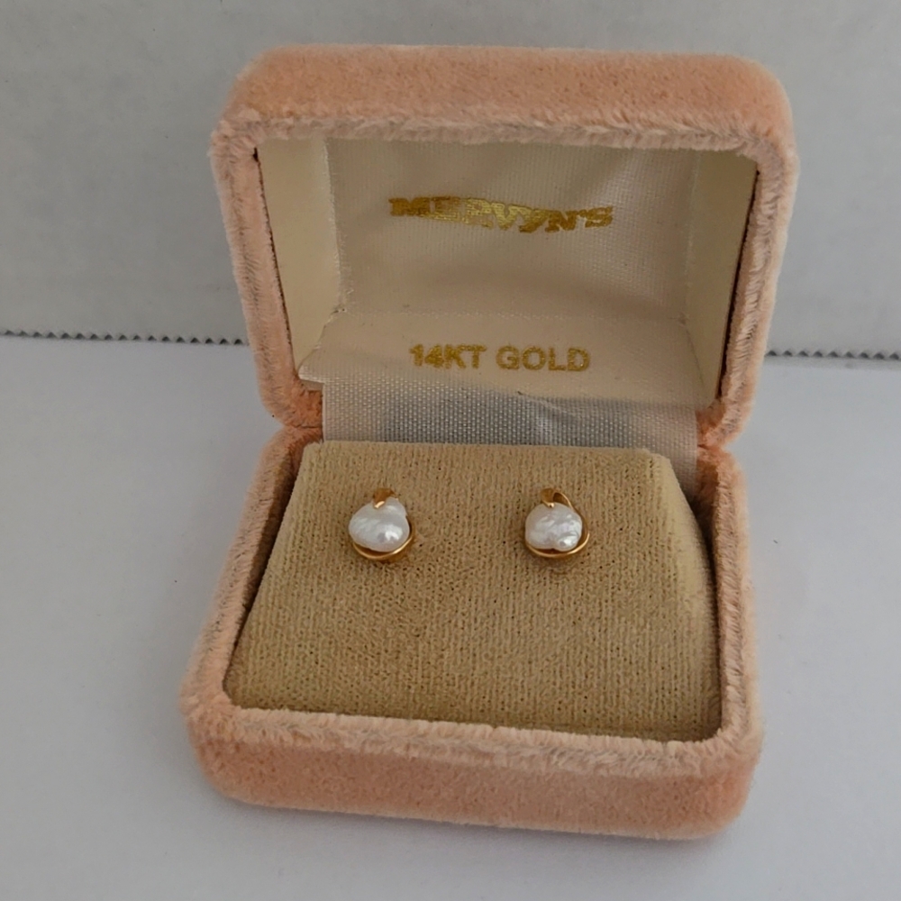 MERVYN'S 14K PEARL EARRINGS